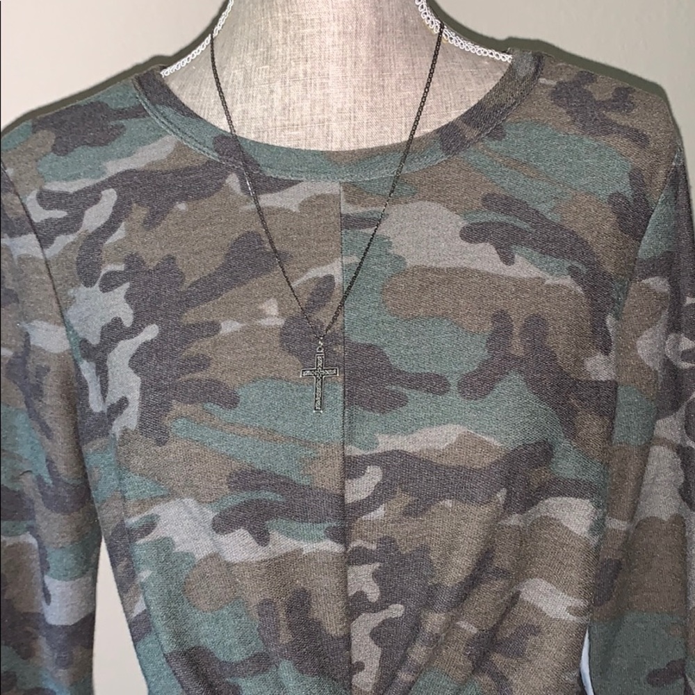 πΊπ¦HOST PICK!!Anthropology Drew Camo Top - Picture 2 of 11
